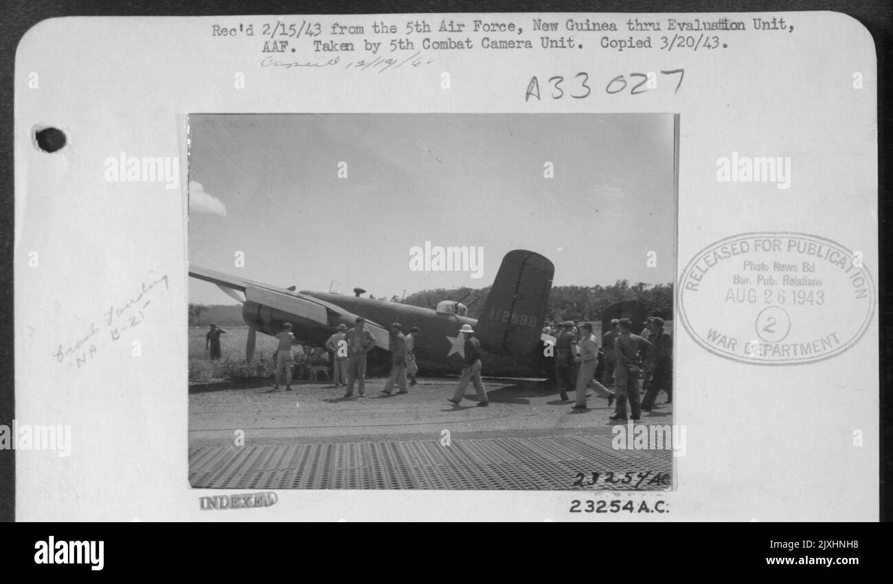 Atterrissage en catastrophe du B-25 nord-américain. Banque D'Images