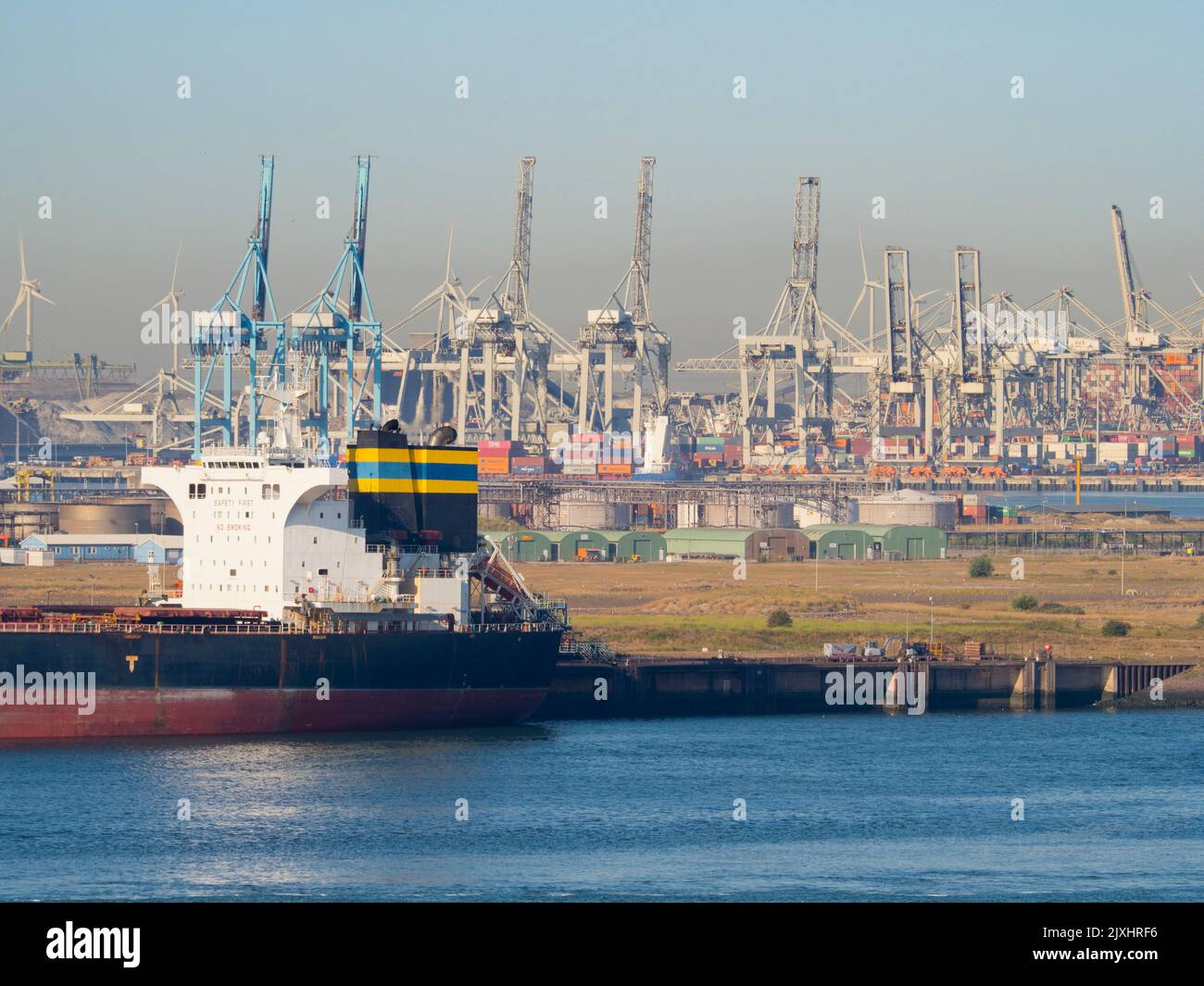 Rotterdam port pétrolier et conteneurs Banque de photographies et d