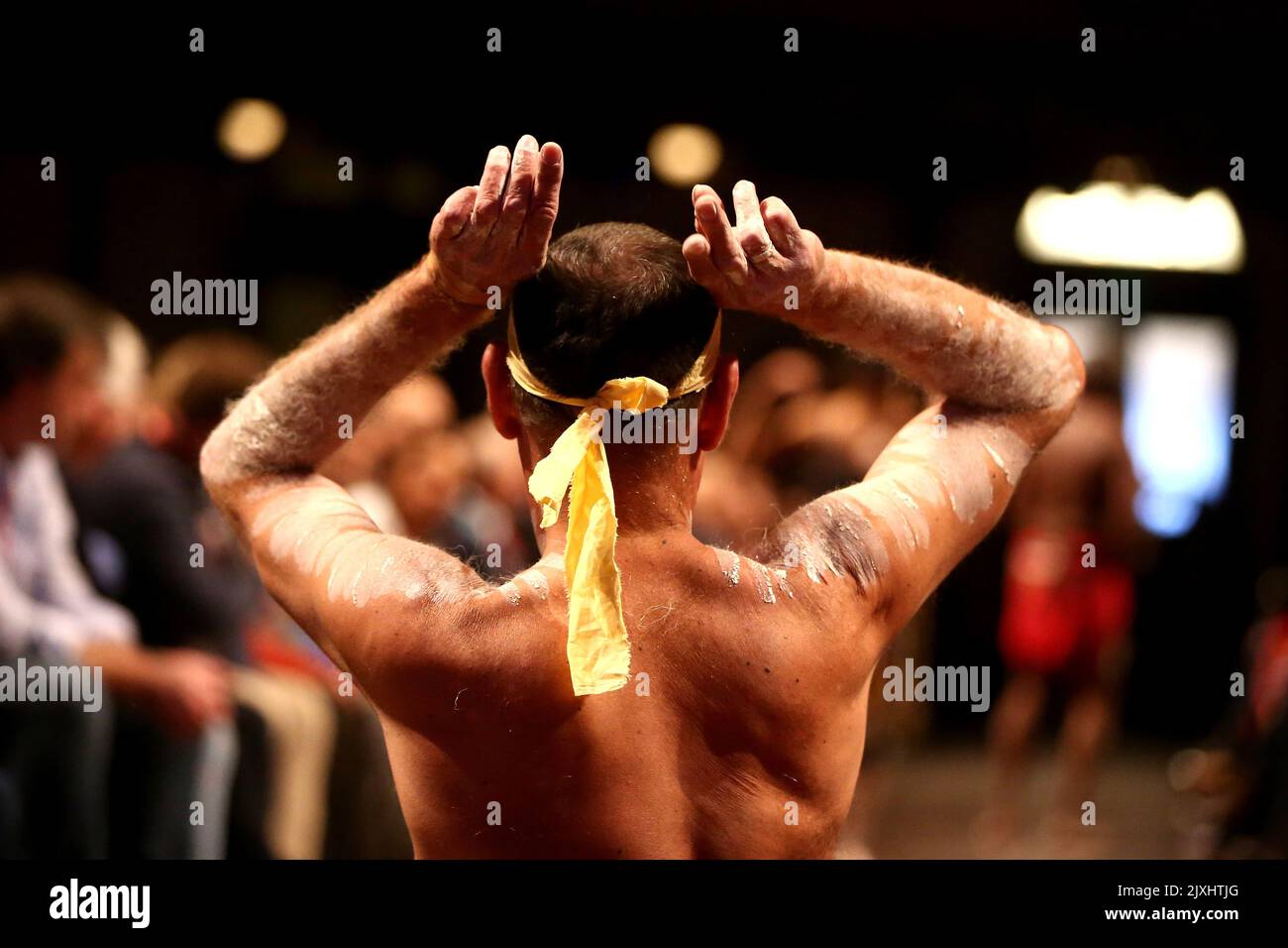 Une danseuse indigène se produit lors de la Conférence nationale annuelle du travail de Nouvelle-Galles du Sud à l'hôtel de ville de Sydney, samedi, à 30 juin 2018. (AAP image/Jeremy ng) Banque D'Images