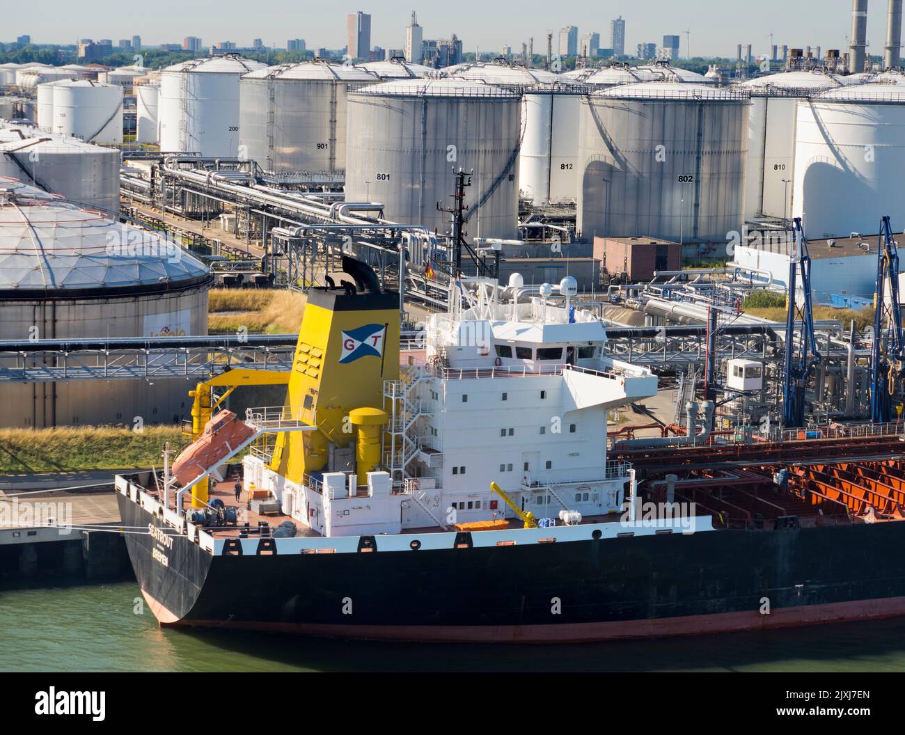 Le port de Rotterdam est le plus grand port maritime d'Europe, et le plus grand port du monde en dehors de l'Asie, son envergure est tout simplement stupéfiant, couvrant 105 Ki carrés Banque D'Images