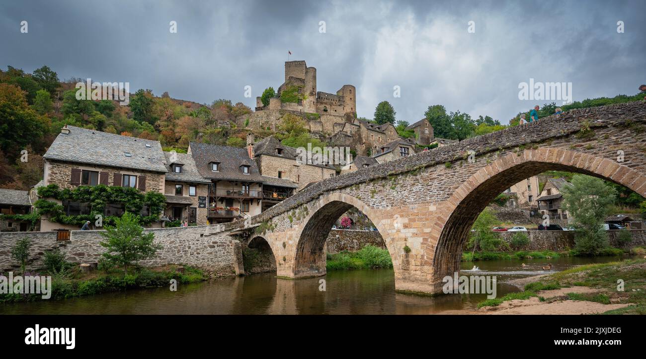 France, Aveyron, Belcastel, étiqueté plus Beaux villages de France, site Natura 2000, ancien pont d'âne datant de 15th ans Banque D'Images