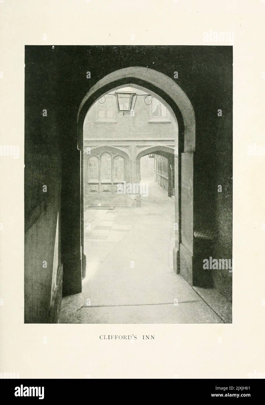 Clifford's Inn (Inn of Chancery) extrait du livre « an Historical guide to London » de Taylor, George Robert Stirling Date de publication 1911 Editeur Londres : J. M. Dent & Sons, ltd.; New York, E. P. Dutton & co Banque D'Images