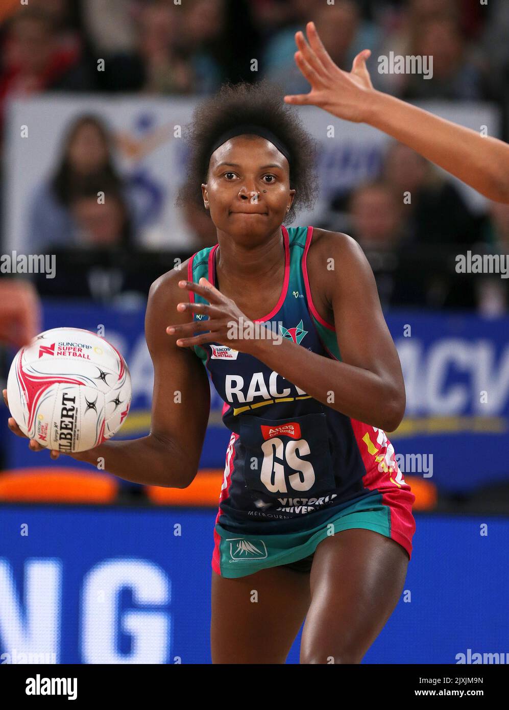 Mwai Kumwenda des Vixens lors du match de Super Netball de la série 11 entre les Vixens de Melbourne et le Netball des Giants à l'Hisense Arena de Melbourne, dimanche, 22 juillet 2018. (AAP image/George Salpigtidis) Banque D'Images