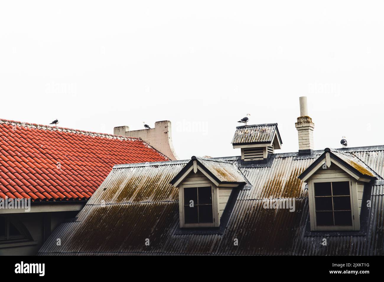 Un toit carrelé du pénitencier fédéral de l'île d'Alcatraz Banque D'Images