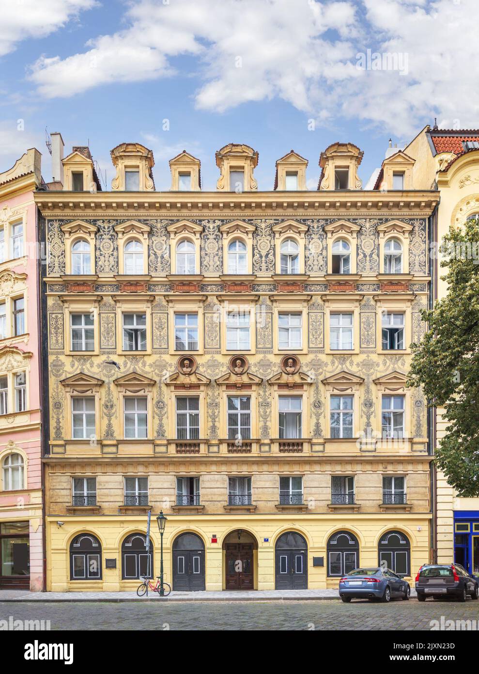 Belle maison ancienne sur la rue Kozy dans le centre historique de Prague. République tchèque Banque D'Images