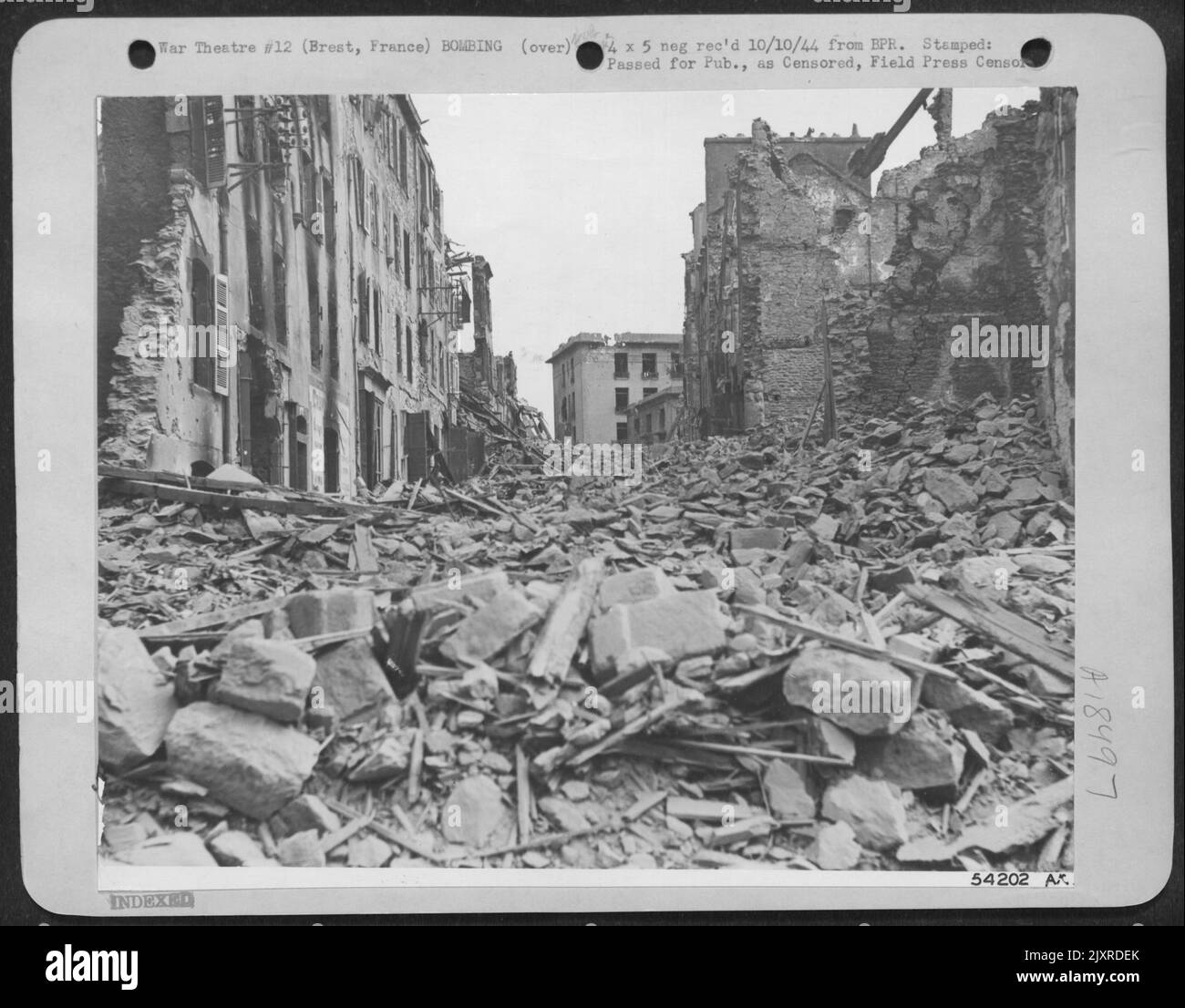 FRANCE-la ville de Brest, port d'entrée historique des soldats de la première Guerre mondiale de Yank, et scène d'un dernier-fossé de combat en défendant les forces nazies dans la bataille actuelle de la France, a été pilée par les alliés de l'air, le sol et le feu naval jusqu'à des sections de la Banque D'Images