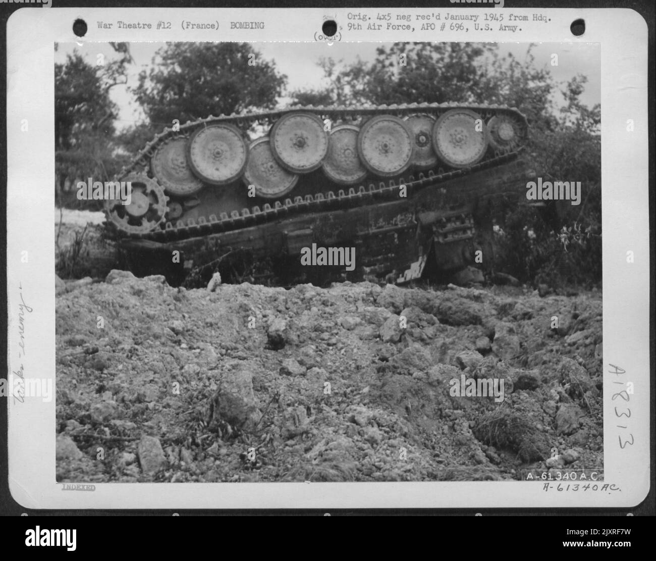 Allemand [Panzer V SD.Kfz. 171 Panther] Tank retourné comme les résultats d'Un bombardement par la Force aérienne de 9th. France. 29 juillet 1944. Banque D'Images