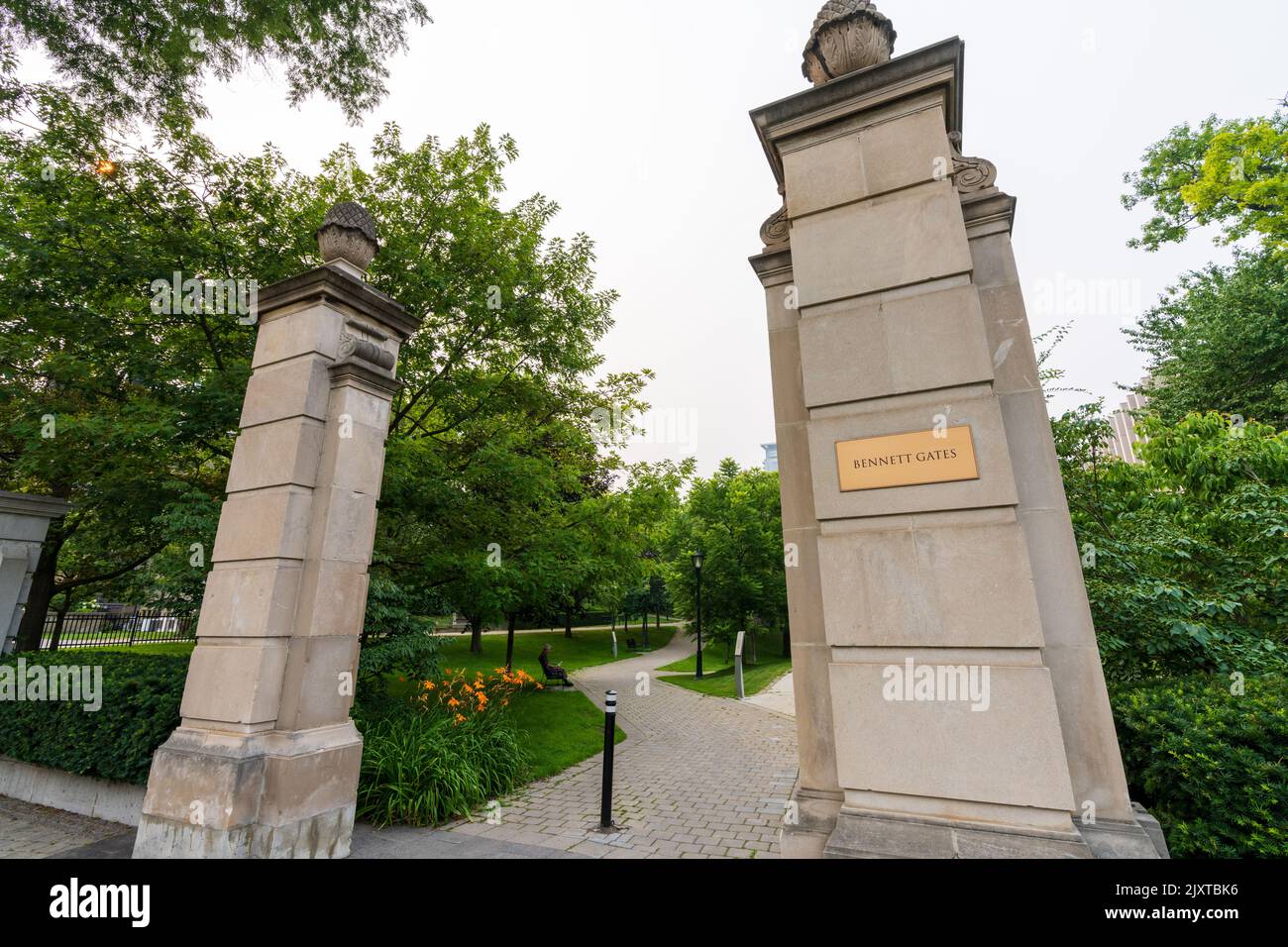 Toronto, Ontario, Canada - 19 juillet 2021 : Bennett Gate, Philosopher's Walk, Université de Toronto. Queen's Park. Banque D'Images