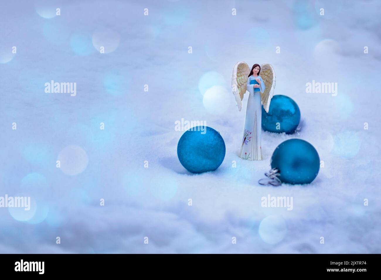 Boules de neige enfant Banque de photographies et d'images à haute  résolution - Alamy