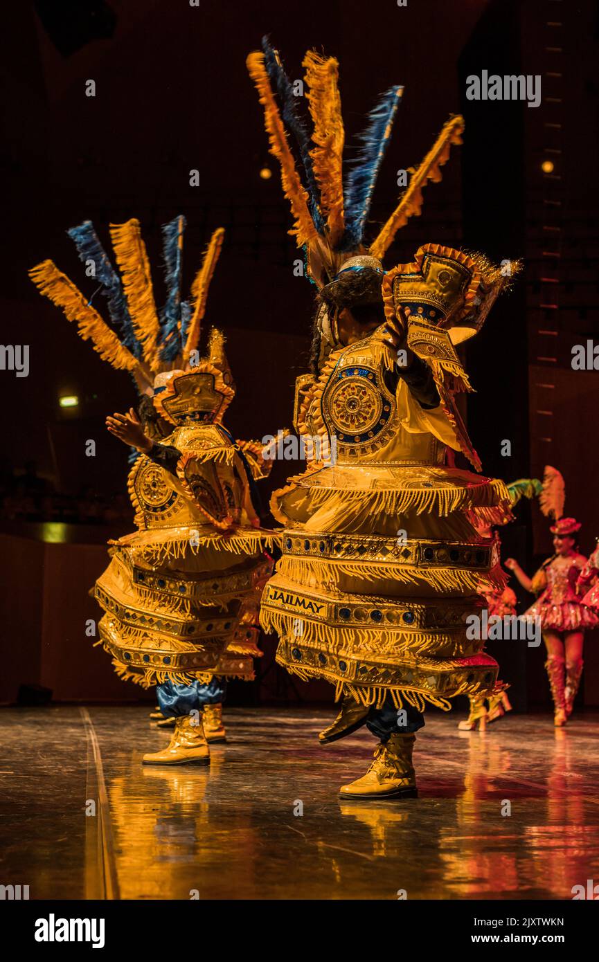 Jallmai Alto Folclor formation de danse du Pérou se produisent à Eifolk, XXXI Réunion internationale de folklore ville de Saragosse, Espagne Banque D'Images