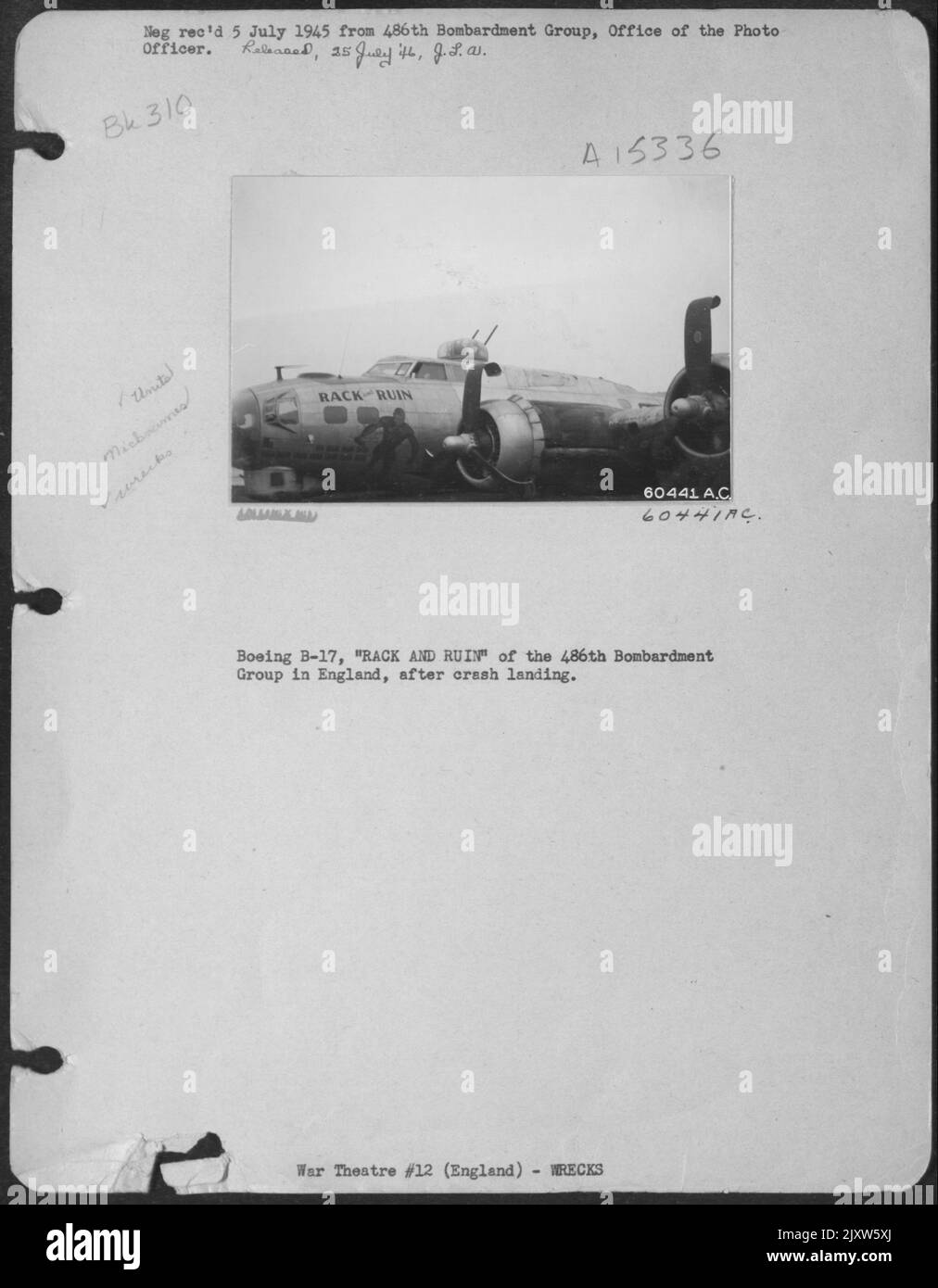 Boeing B-17 « rack and Ruin » du groupe de bombardement 486th en Angleterre, après Crash Landing. Banque D'Images