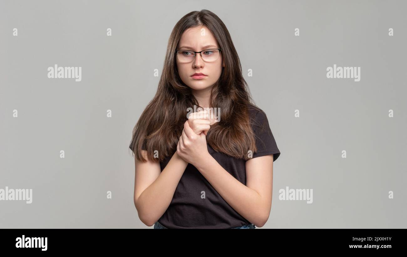 femme inquiète portrait panique attaque mal précaire Banque D'Images