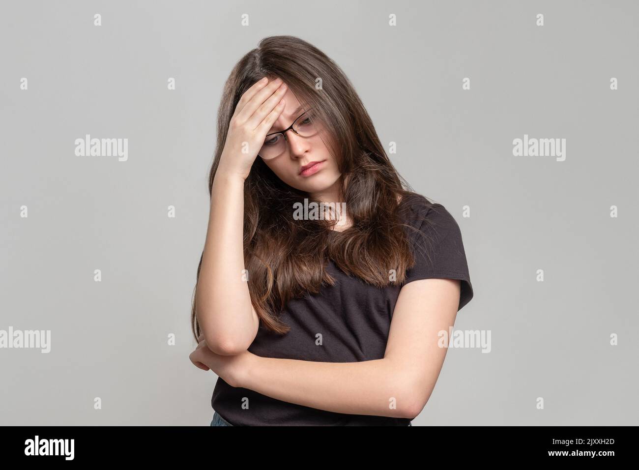 femme fatigué portrait problème échec maux de tête Banque D'Images
