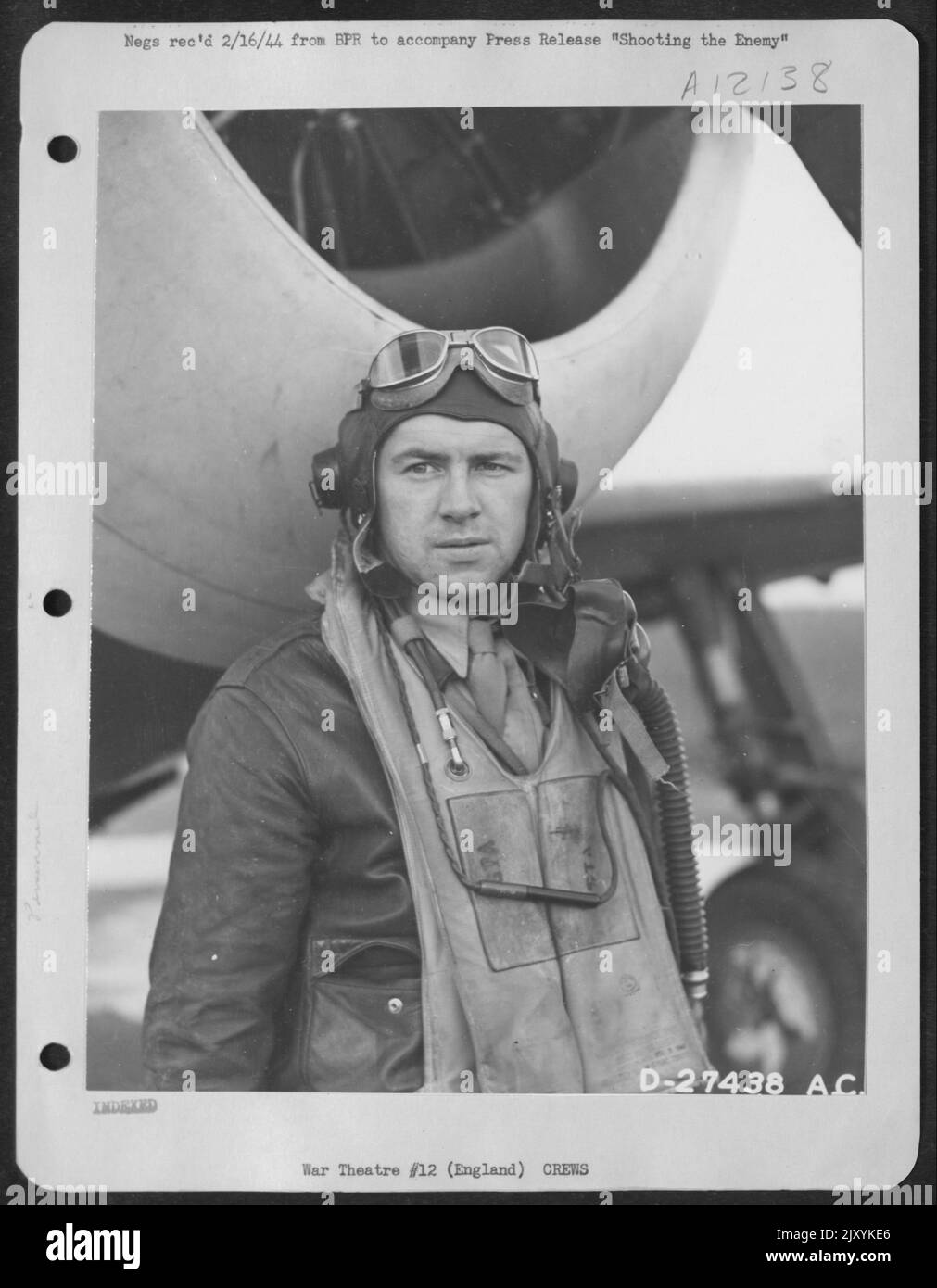 Leroy W. ISTA, Walcott, N.D., U.S. Army 8th Air Force, est un autre membre de l'Armée de l'Air de l'oncle Sam, est un autre membre des forces aériennes de l'Armée de l'Oncle Sam qui le rend difficile pour les «soldats nazis volant au-dessus de l'Europe occupée et de l'Allemagne. Banque D'Images