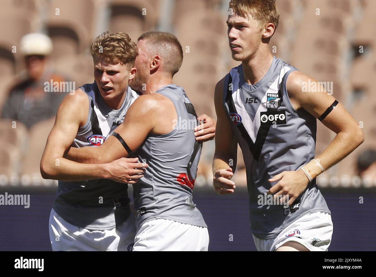 Xavier Duursma of the Power (à gauche) célèbre un but lors du match de la série 1 de l'AFL entre les démons de Melbourne et la puissance de Port Adelaide au MCG à Melbourne, samedi, 23 mars 2019. (AAP image/Daniel Pockett) Banque D'Images