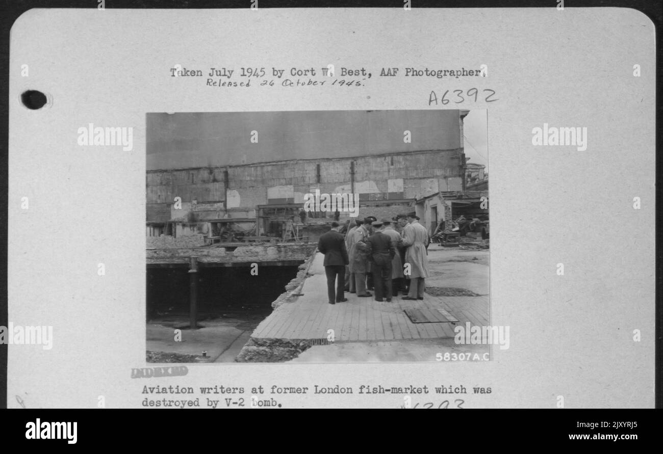Aviation Writers à l'ancien marché de poissons de Londres qui a été détruit par la bombe V-2. Banque D'Images