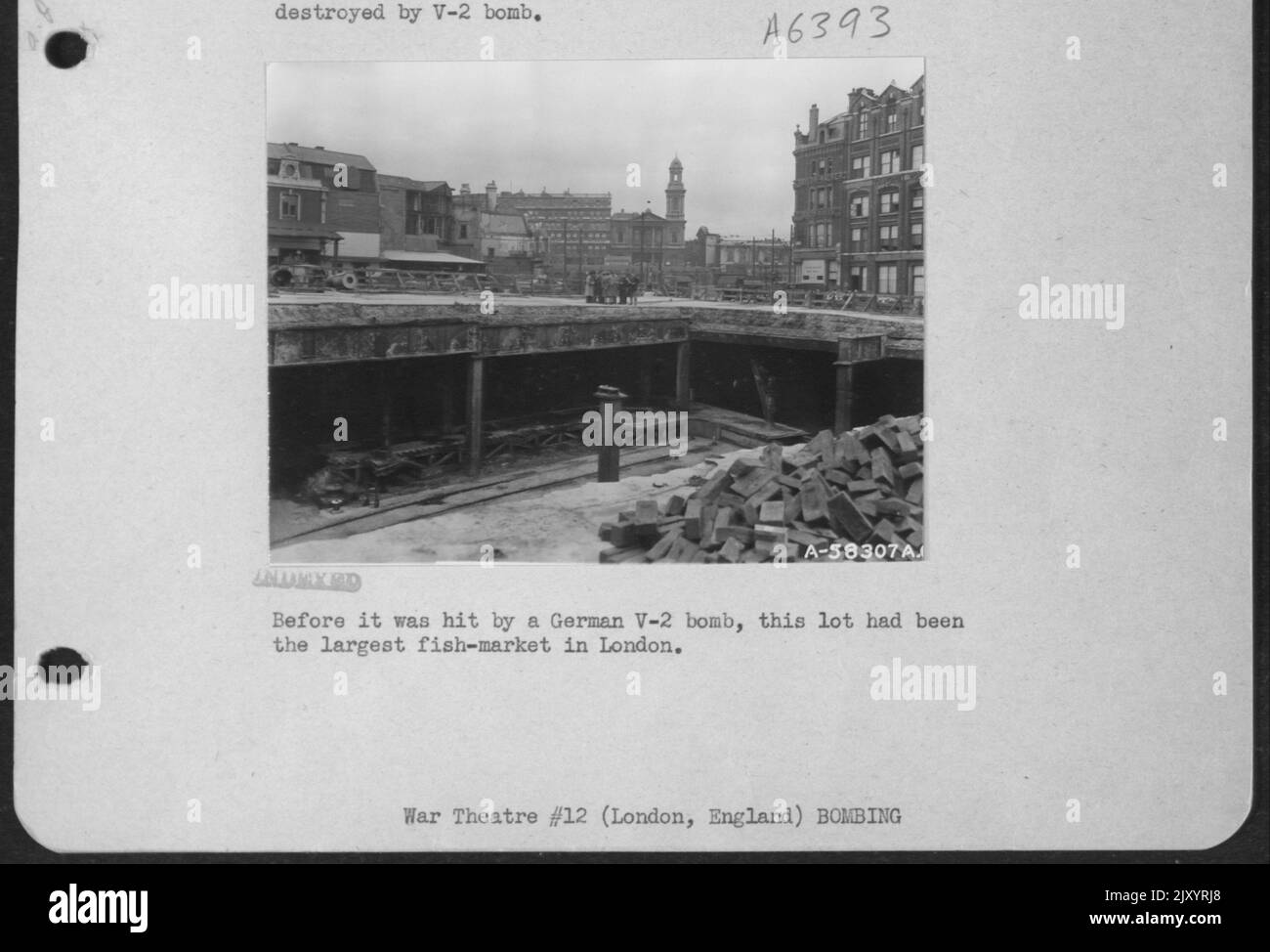 Avant d'être frappé par Une bombe allemande V-2, ce lot avait été le plus grand marché de poissons de Londres. Banque D'Images