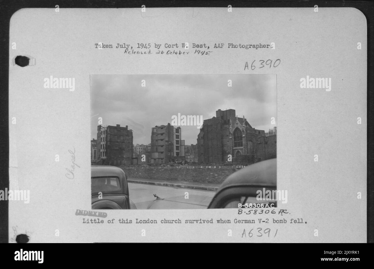 Peu de cette église de Londres a survécu quand la bombe allemande V-2 est tombée. Banque D'Images