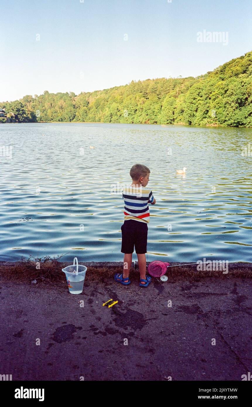 Pêche au crabe ou pêche au crabe à Stoke Gabriel, Devon, Angleterre, Royaume-Uni. Banque D'Images