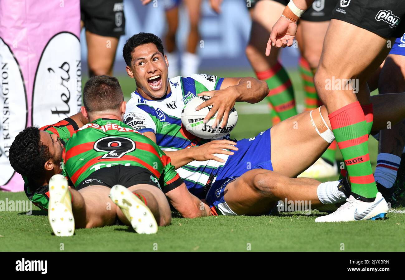 Roger Tuivasa-Sheck (au centre) des Warriors célèbre une tentative lors du match de la série 5 NRL entre les Rabbitohs du sud de Sydney et les Warriors de Nouvelle-Zélande au stade Sunshine Coast sur la Sunshine Coast, samedi, 13 avril 2019. (AAP image/Darren Angleterre) Banque D'Images