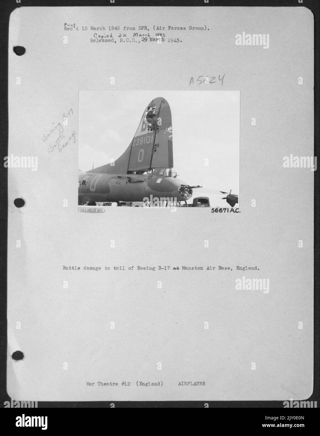 Bataille de dommages à la queue de Boeing B-17 Manston Air base, Angleterre. Banque D'Images