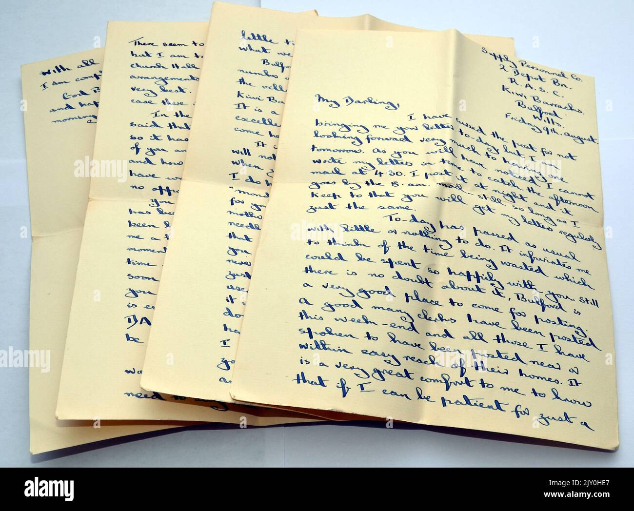 Une ancienne lettre d'amour manuscrite des années 1940 de quatre feuilles de papier-notes qui commence: 'My Darling' Banque D'Images