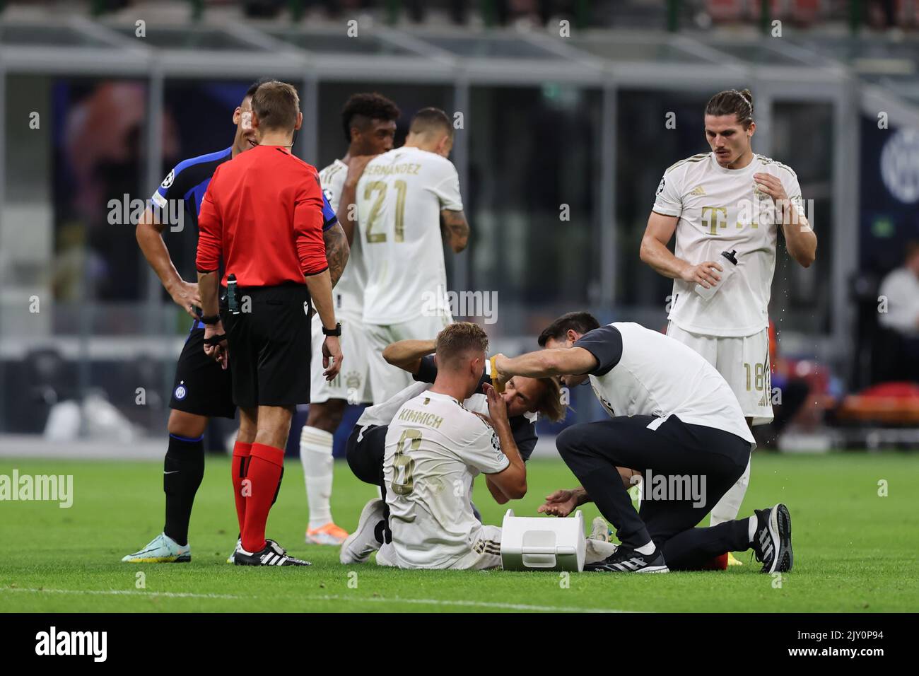 Milan, Italie. 07th septembre 2022. Joshua Kimmich du FC Bayern Munchen blessé lors de l'UEFA Champions League 2022/23 Stage de groupe - match de football du groupe C entre le FC Internazionale et le FC Bayern Munchen au stade Giuseppe Meazza, Milan, Italie sur 07 septembre 2022 Credit: Agence de photo indépendante/Alamy Live News Banque D'Images