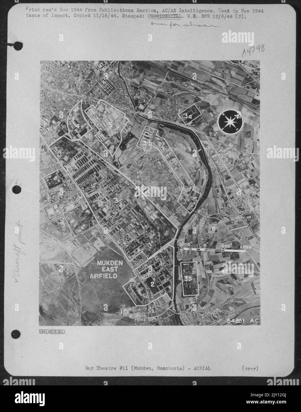 Mukden est, Mandchourie-(photo prise le 14 44 juin.) Cette zone est proche de l'aérodrome de North Mukden. Clé : (1) pile AA, (2) Manchuria Airplane Mfg Co.--A/C, (3) Mukden arsenal, (3a et 3c) stockage d'explosifs et chargement probable de la coque Banque D'Images