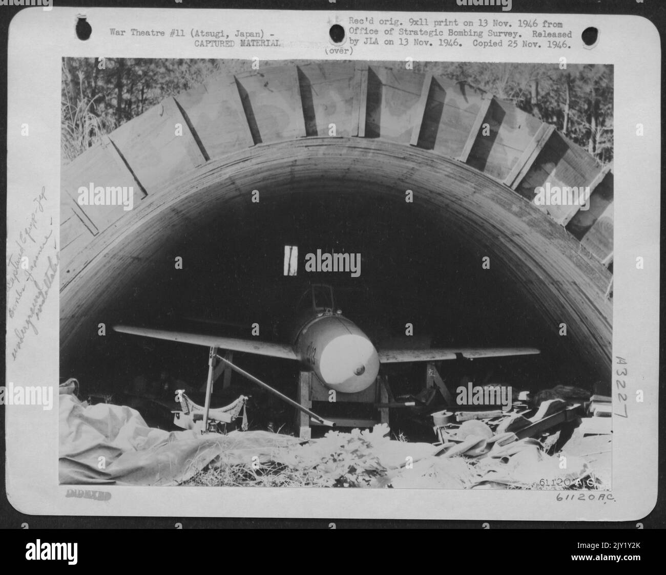 Une bombe japonaise de Baka dans un abri souterrain près de l'aérodrome d'Atsugi, Japanesean. Banque D'Images