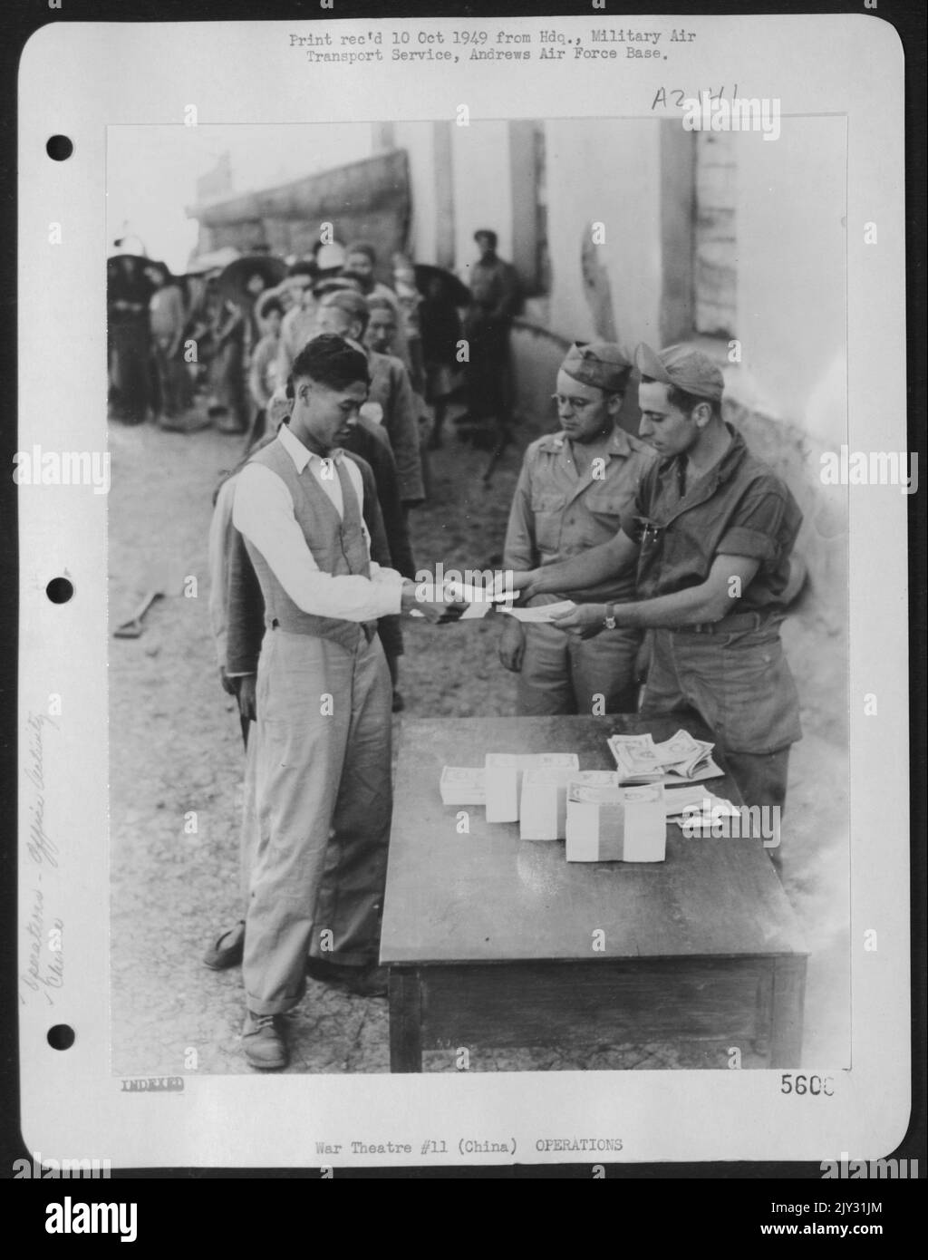 En raison du taux de change en constante évolution en Chine entre le dollar local (national chinois) et le dollar Yankee, Payday est un problème. Au moment où la photo a été prise, l'échange était d'environ 2 500 dollars nationaux chinois à 1 Unis Banque D'Images