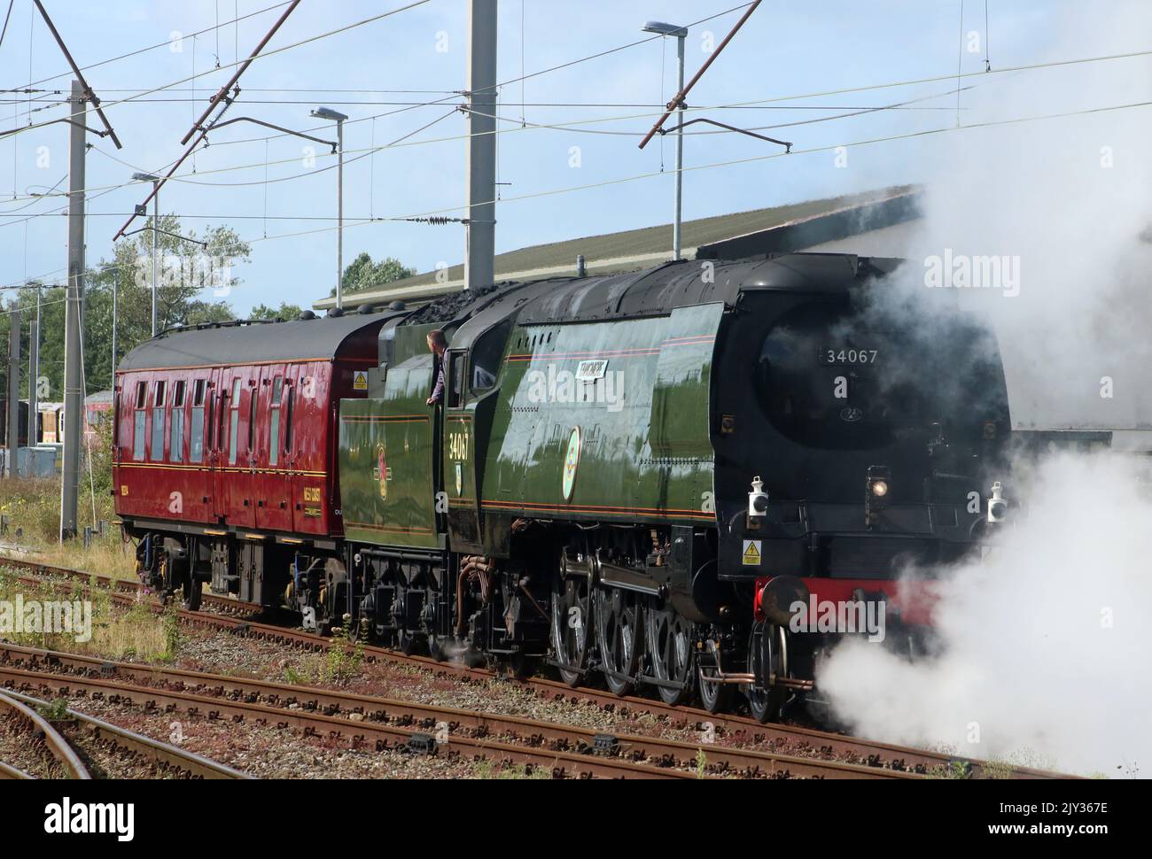 Moteur à vapeur de la classe Battle of Britain 34067 Tangmere avec entraîneur de soutien en marche arrière sur le train de luxe Northern Belle à Carnforth 7th septembre 2022. Banque D'Images