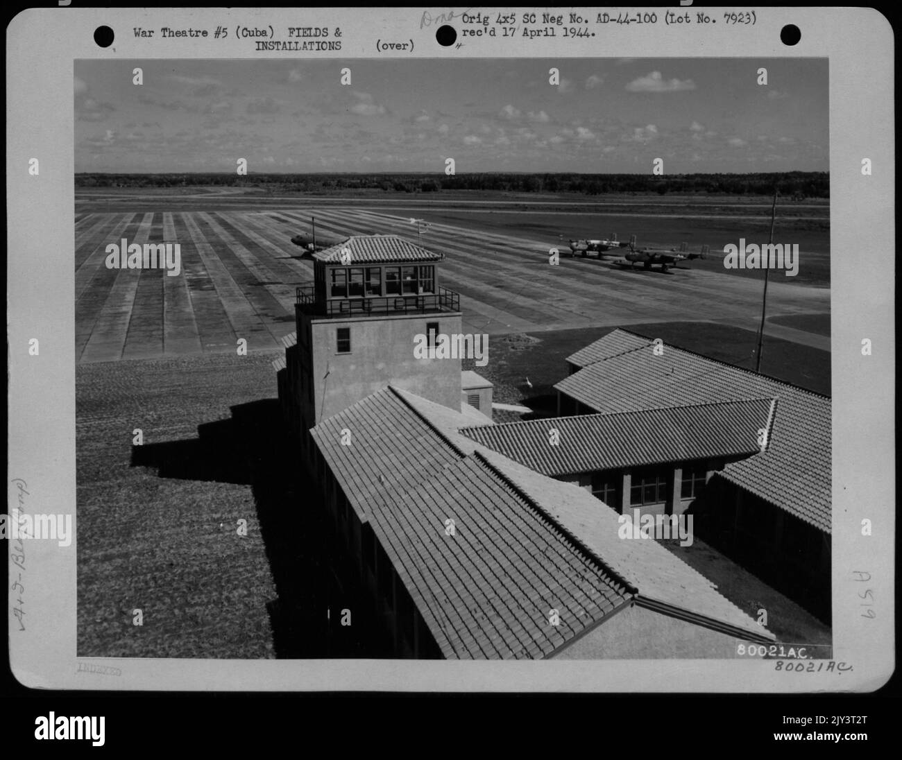 Opérations Bâtiment et stationnement d'avions à l'aéroport de Batista, Cuba. 26 décembre 1943. Banque D'Images