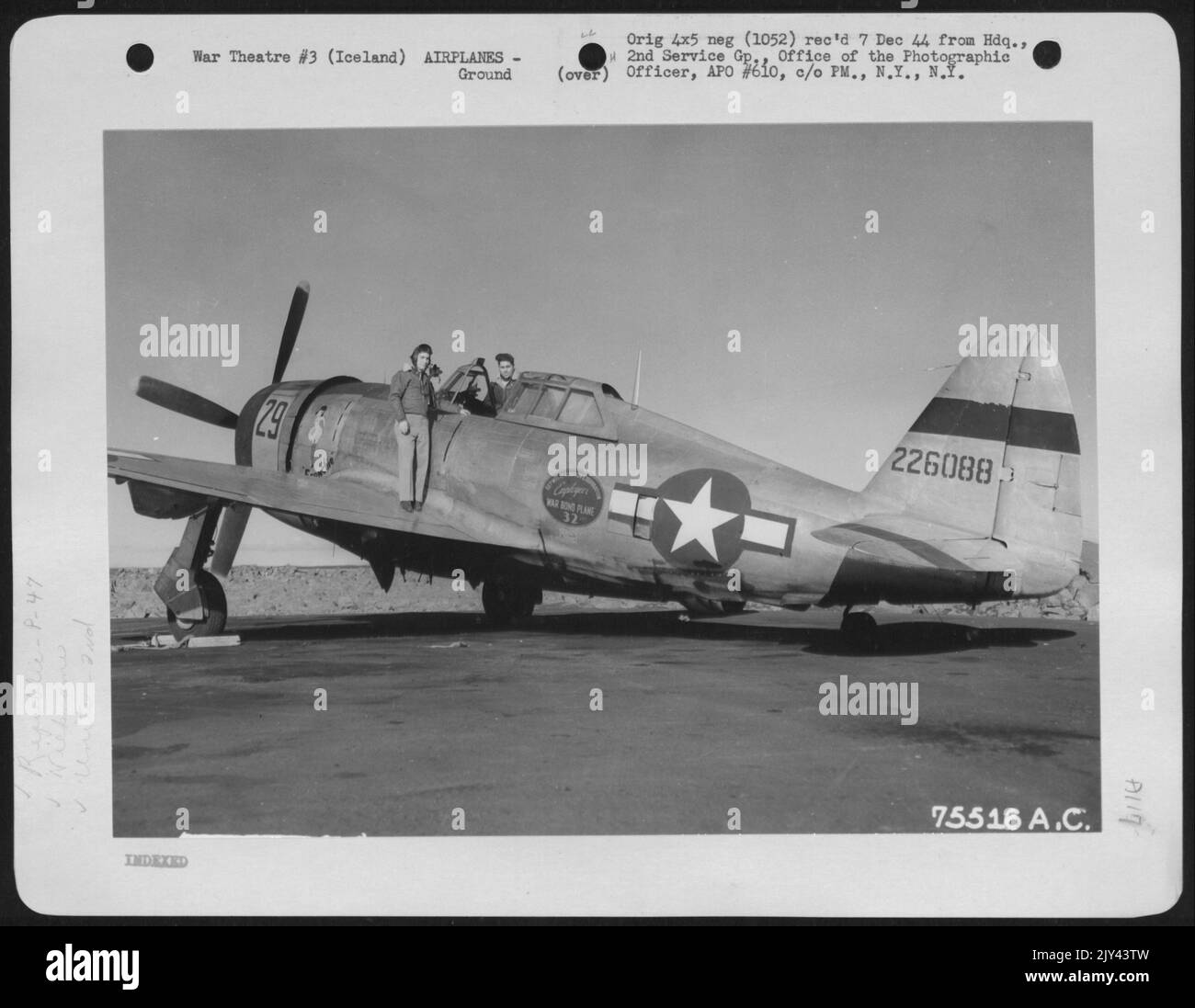 Republic Aviation Corporation, War Bond plane, The Republic P-47, 'Frenchie', à une base aérienne quelque part en Islande. 2nd Service Group, 27 septembre 1944. Banque D'Images