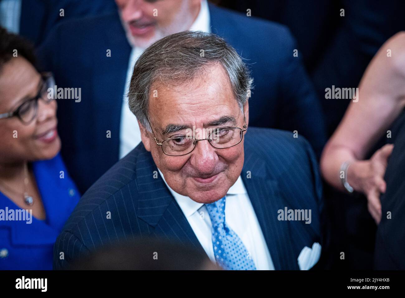 Washington, DC, États-Unis. 7th septembre 2022. Leon Panetta, ancien secrétaire américain à la Défense et ancien directeur de la CIA, à la suite d'une cérémonie avec l'ancien président américain Barack Obama et l'ancienne première dame Michelle Obama pour le dévoilement de leurs portraits officiels à la Maison Blanche à Washington, DC, Etats-Unis, le mercredi 7 septembre, 2022. Les portraits de Barack Obama et de Michelle Obama, acquis et commandé par la White House Historical Association, ont été peints respectivement par Robert McCurdy et Sharon. Credit: Al Drago/Pool via CNP/dpa/Alay Live News Banque D'Images