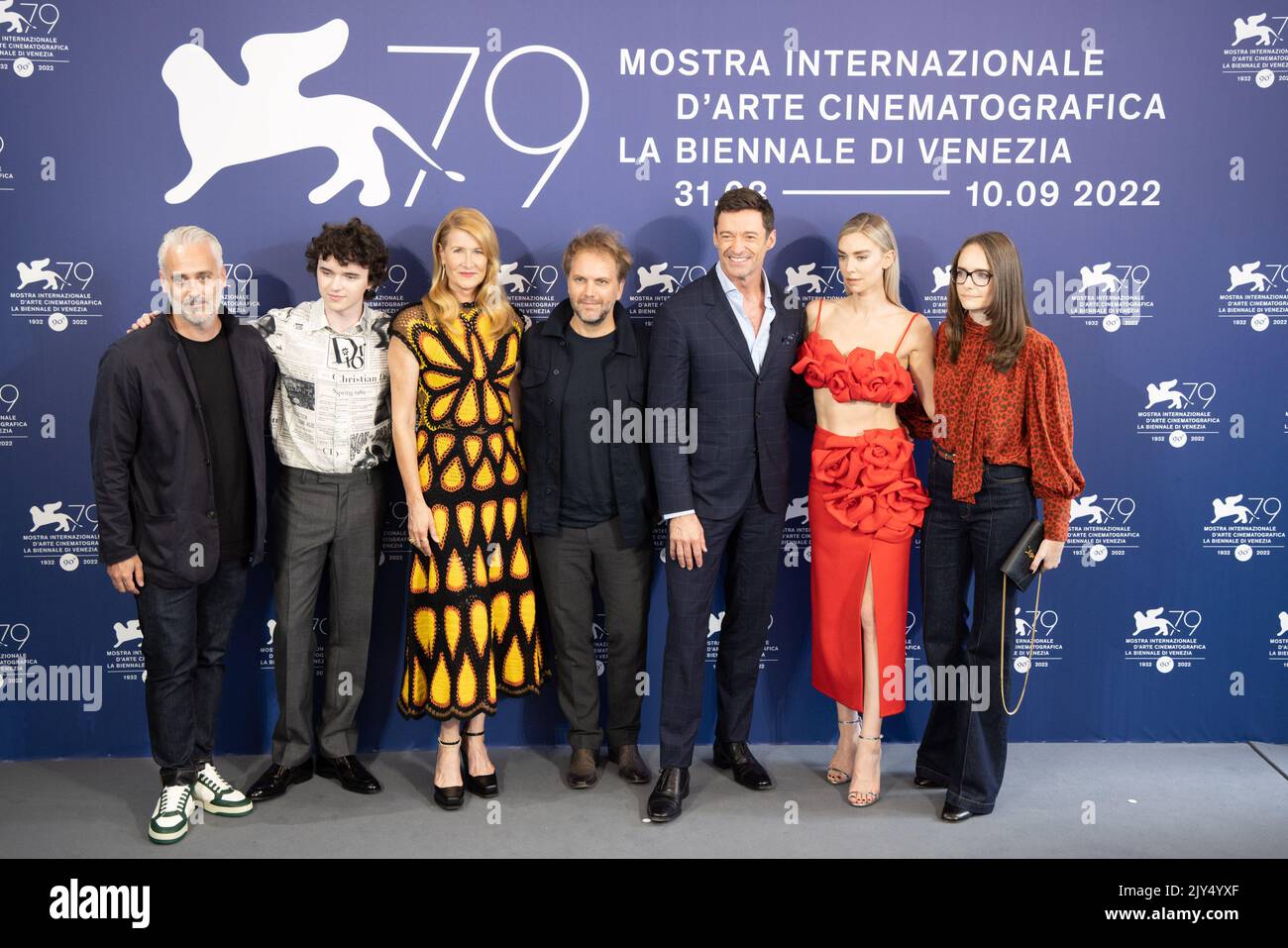 Lido Di Venezia, Italie. 07th septembre 2022. (G-D) Iain Canning, Zen McGrath, Laura Dern, directrice Florian Zeller, Hugh Jackman, Vanessa Kirby et Joanna Laurie assistent à la séance photo de « le fils » au Festival international du film de Venise 79th sur 07 septembre 2022 à Venise, en Italie. © photo: Cinzia Camela. Crédit : Agence photo indépendante/Alamy Live News Banque D'Images