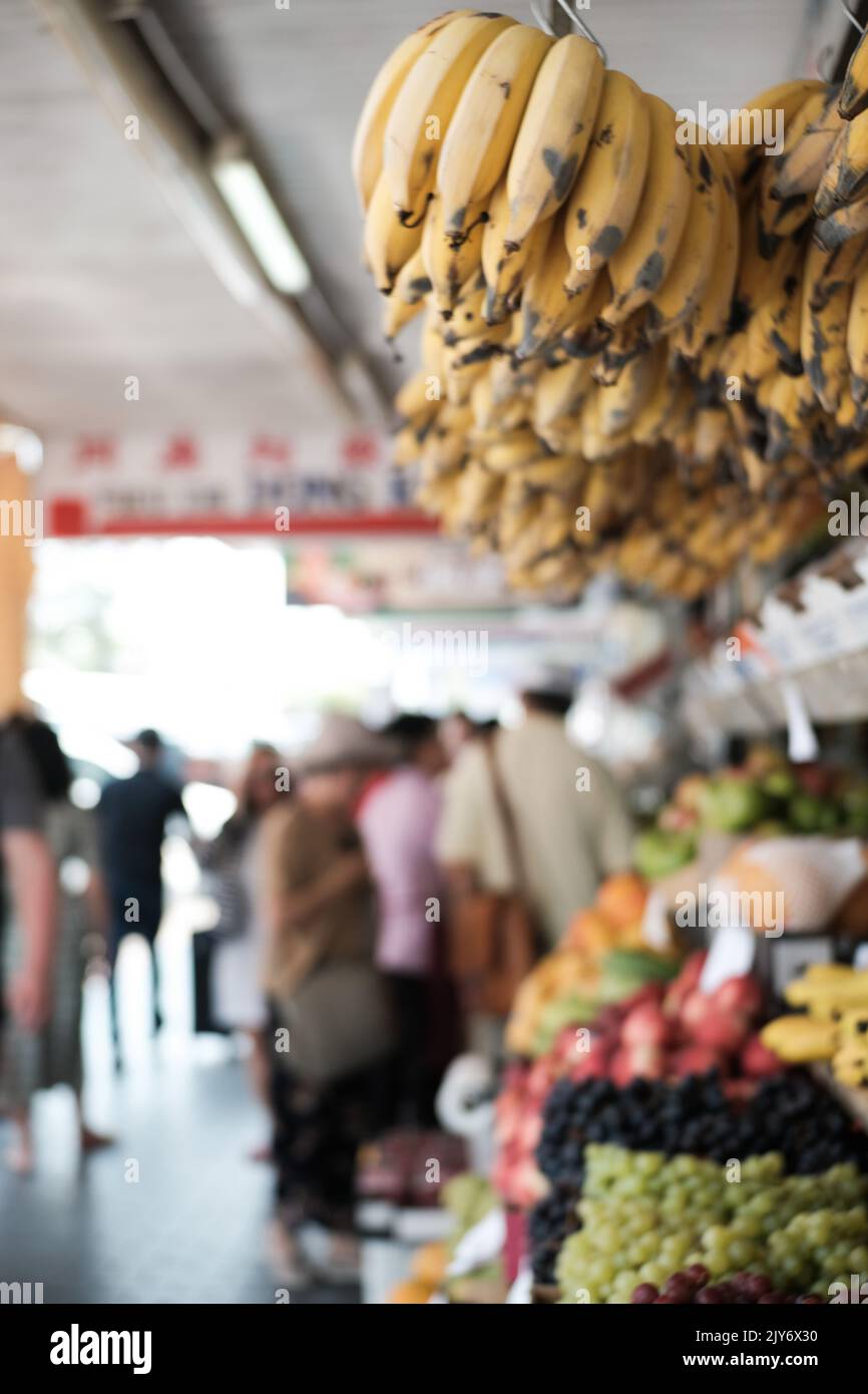 Bananes et autres fruits frais en vente chez un épicier vietnamien de Cabramatta — Sydney, Australie Banque D'Images