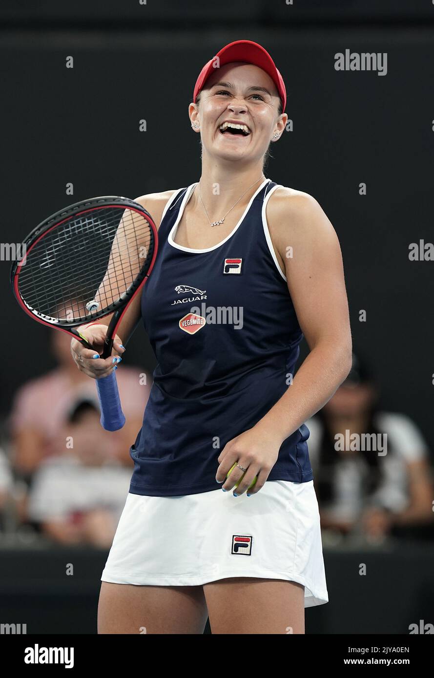 Ash Barty d'Australie sourit lors du double match final contre Hsieh su-wei de Taiwan et Barbora Strycova de République tchèque le jour 7 du tournoi international de tennis de Brisbane au Queensland tennis Centre de Brisbane, dimanche, 12 janvier 2020. (AAP IMAGE/DAVE HUNT) PAS D'ARCHIVAGE, USAGE ÉDITORIAL SEULEMENT ** USAGE STRICTEMENT ÉDITORIAL SEULEMENT, PAS D'UTILISATION COMMERCIALE, PAS DE LIVRES ** Banque D'Images
