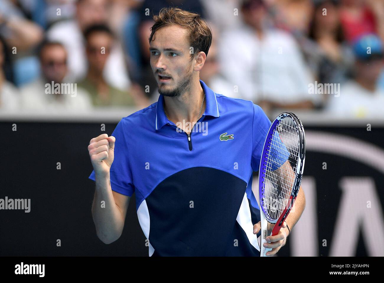 Daniil Medvedev de Russie gestes lors de son quatrième match contre Stan Wawrinka de Suisse le huitième jour du tournoi de tennis ouvert australien à la Margaret court Arena de Melbourne, lundi, 27 janvier 2020. (AAP IMAGE/LUKAS COCH) PAS D'ARCHIVAGE, USAGE ÉDITORIAL SEULEMENT ** USAGE STRICTEMENT ÉDITORIAL SEULEMENT, PAS D'UTILISATION COMMERCIALE, PAS DE LIVRES ** Banque D'Images