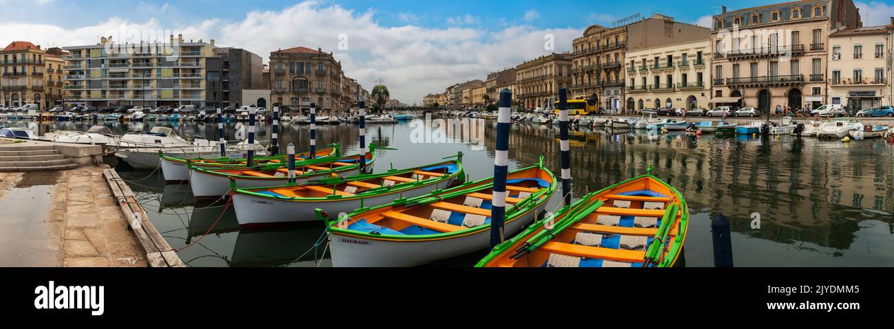 Bateaux typiques de Sète sur le canal royal de Sète, Hérault, Occitanie, France Banque D'Images