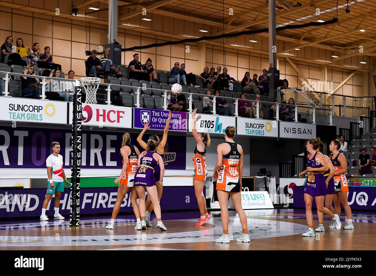 Un point de vue général de l'action est vu lors du match de Super Netball de la série 4 entre les Firebirds du Queensland et les GWS Giants au Nissan Arena de Brisbane, samedi, 15 août 2020. (AAP IMAGE/ALBERT PEREZ) PAS D'ARCHIVAGE, USAGE ÉDITORIAL SEULEMENT ** USAGE STRICTEMENT ÉDITORIAL SEULEMENT, PAS D'UTILISATION COMMERCIALE, PAS DE LIVRES ** Banque D'Images