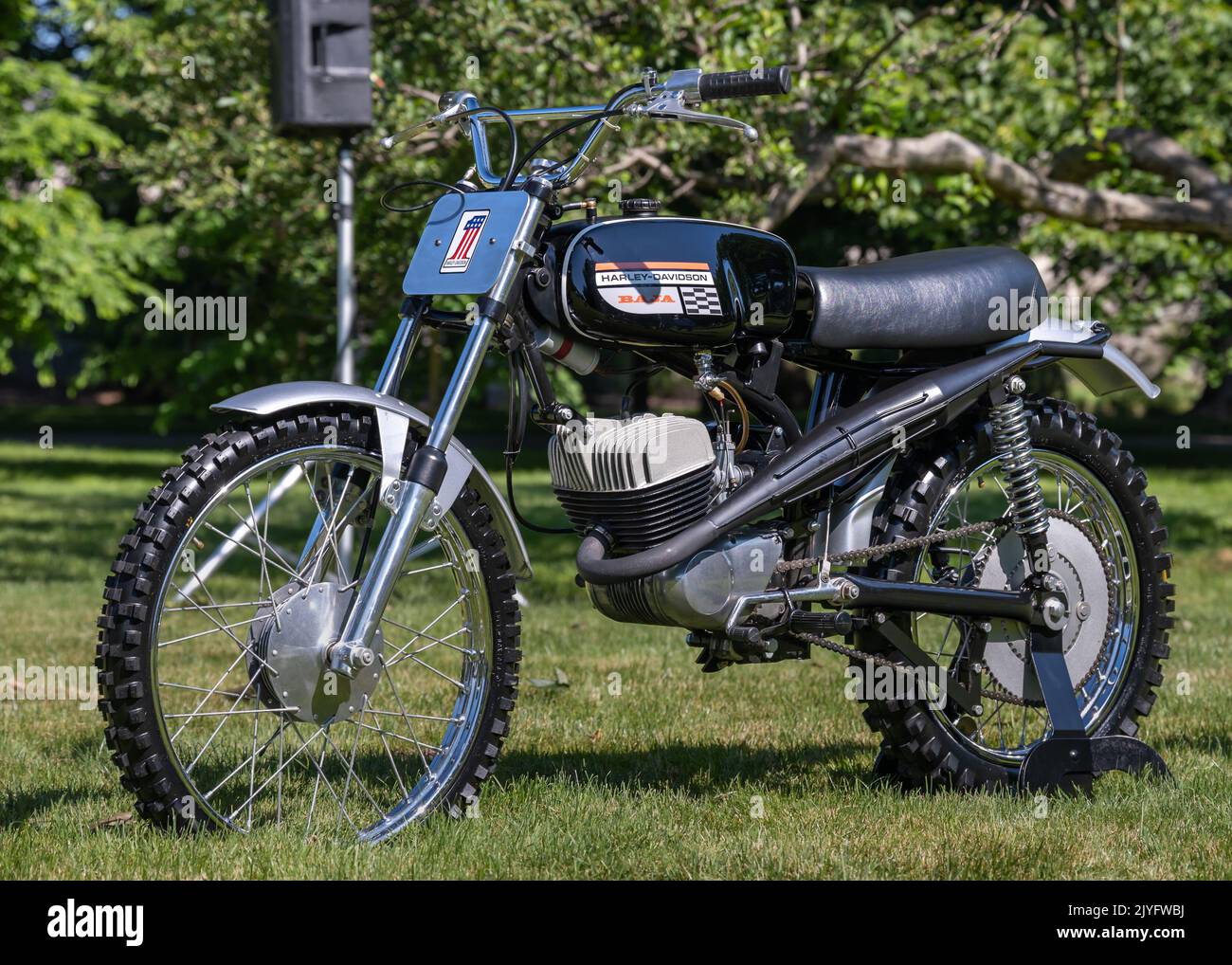 GROSSE POINTE SHORES, MI/USA - 19 JUIN 2022 : une Harley Davidson MSR-100 Baja Motorcycle 1970, spectacle EyesOn Design, près de Detroit, Michigan. Banque D'Images