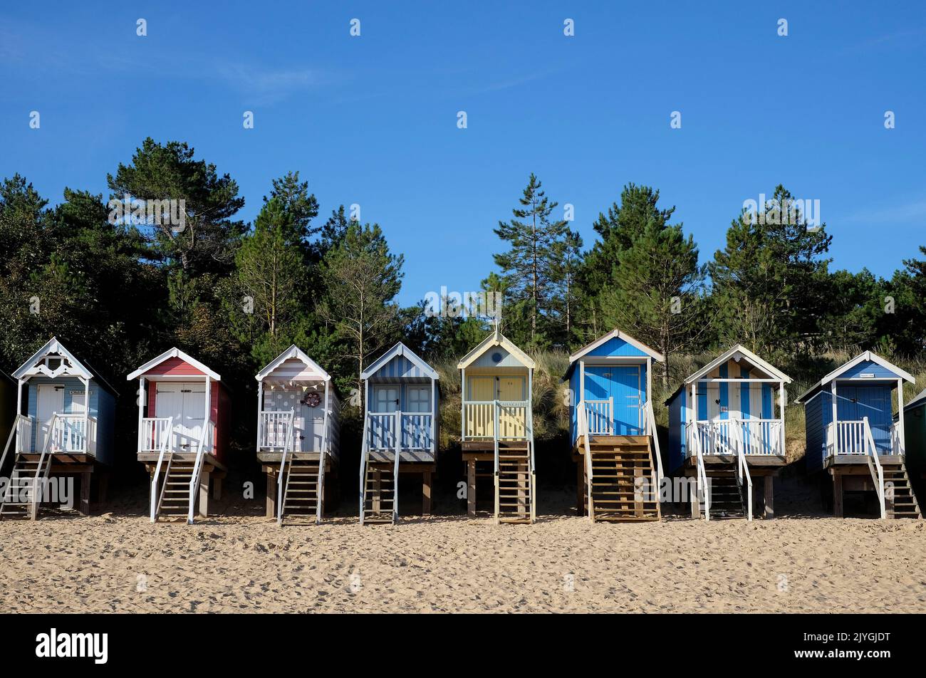 huttes de plage colorées à wells-près-de-la-mer, nord de norfolk, angleterre Banque D'Images