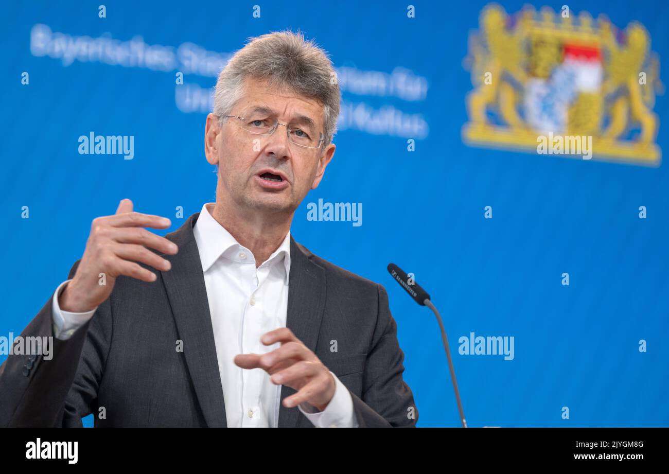 Munich, Allemagne. 08th septembre 2022. Michael Piazzolo, ministre d'État à l'éducation et aux affaires culturelles (Freie Wähler), assiste à une conférence de presse pour marquer le début de la nouvelle année scolaire 2022/2023. Credit: Peter Kneffel/dpa/Alay Live News Banque D'Images