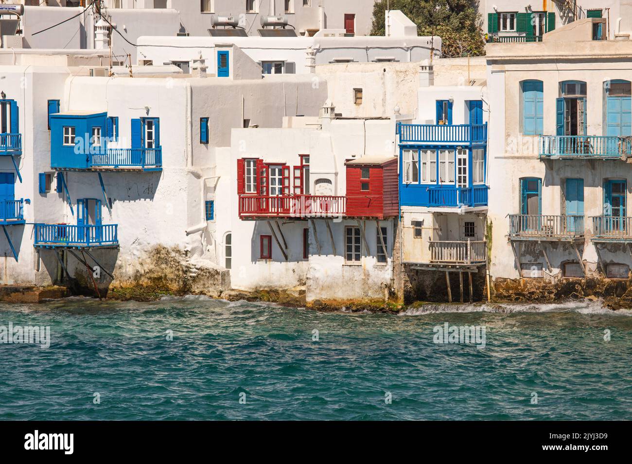 Maisons au bord de la mer dans la ville de Mykonos, Grèce Banque D'Images