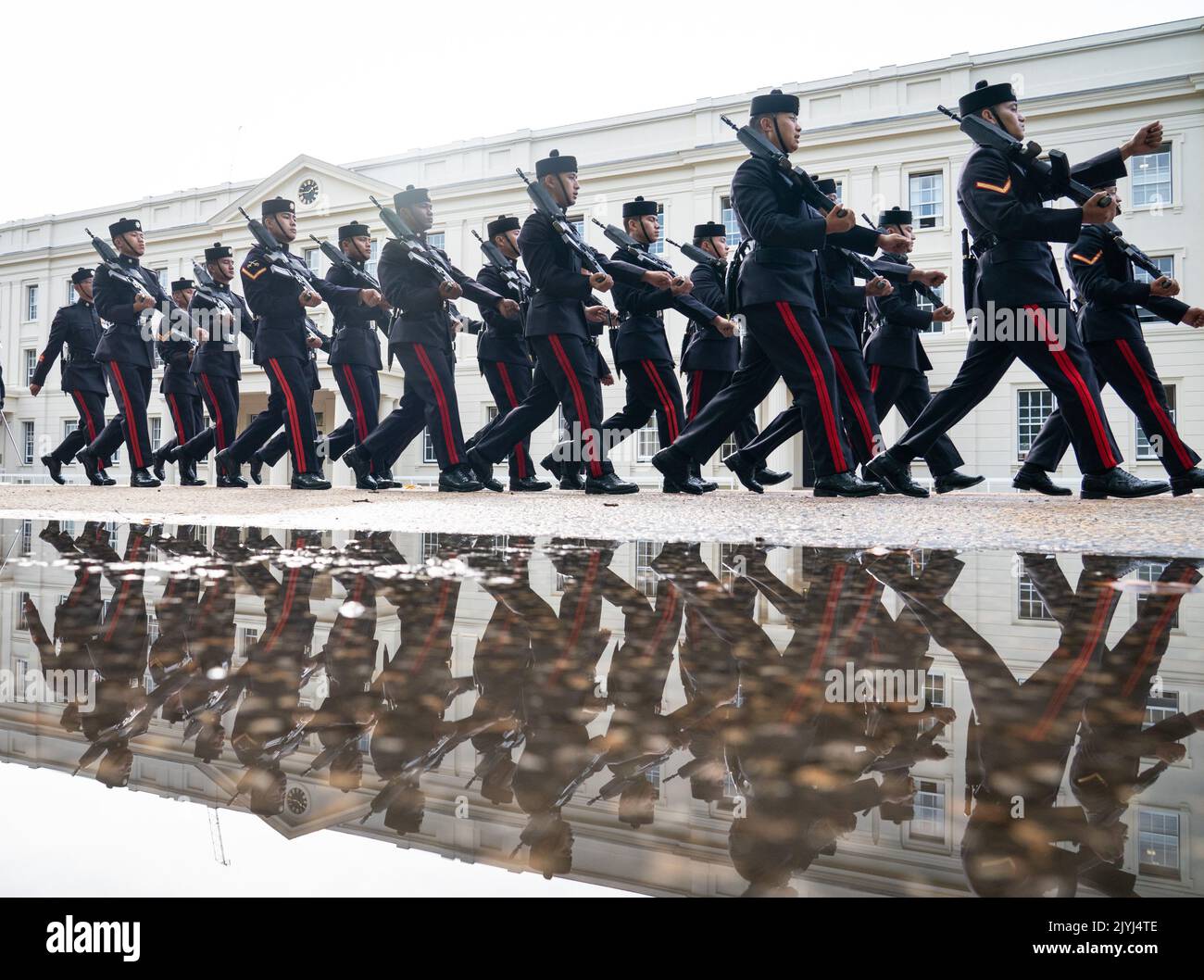 Membres de l'escadron 94, le Queen's Own Gurkha Logistic Regiment, lors d'un défilé d'inspection final à la caserne Wellington, à Londres, devant leur première garde de la Reine au Palais de Buckingham. Date de la photo: Jeudi 8 septembre 2022. Banque D'Images
