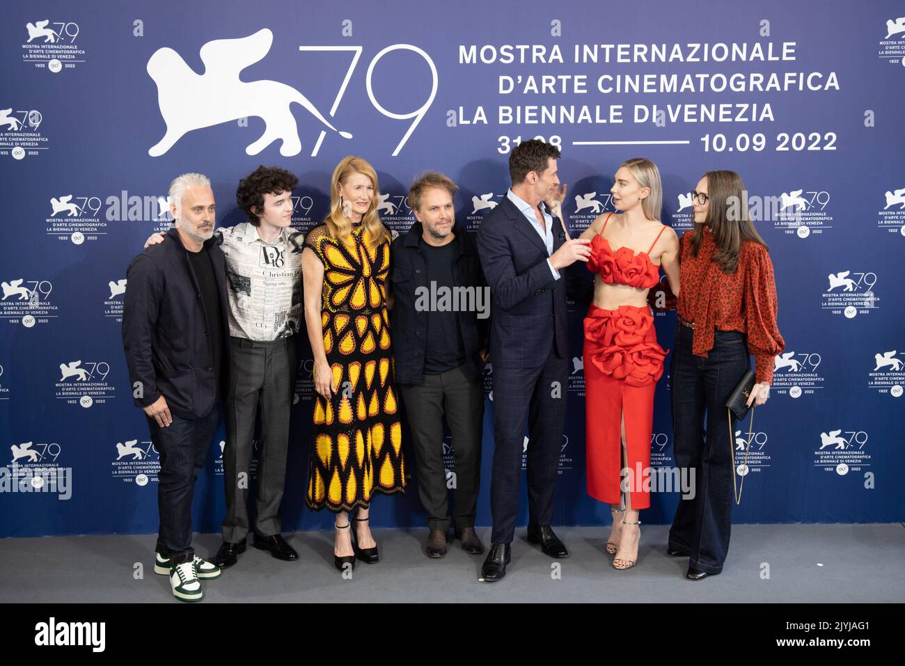 (G-D) Iain Canning, Zen McGrath, Laura Dern, directrice Florian Zeller, Hugh Jackman, Vanessa Kirby et Joanna Laurie assistent à la séance photo de « le fils » au Festival international du film de Venise 79th sur 07 septembre 2022 à Venise, en Italie. ©photo: Cinzia Camela. Banque D'Images