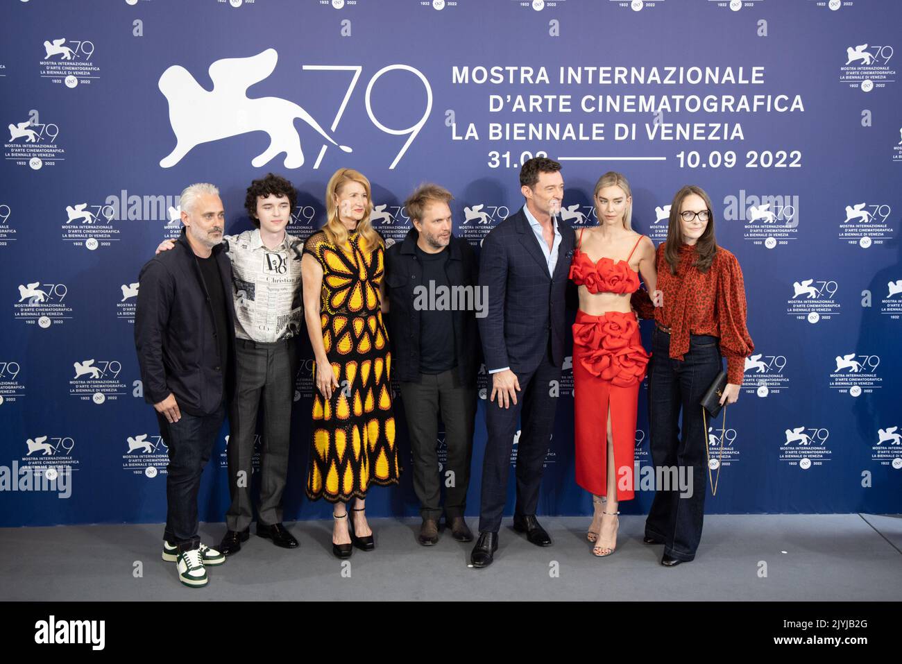 (G-D) Iain Canning, Zen McGrath, Laura Dern, directrice Florian Zeller, Hugh Jackman, Vanessa Kirby et Joanna Laurie assistent à la séance photo de « le fils » au Festival international du film de Venise 79th sur 07 septembre 2022 à Venise, en Italie. ©photo: Cinzia Camela. Banque D'Images