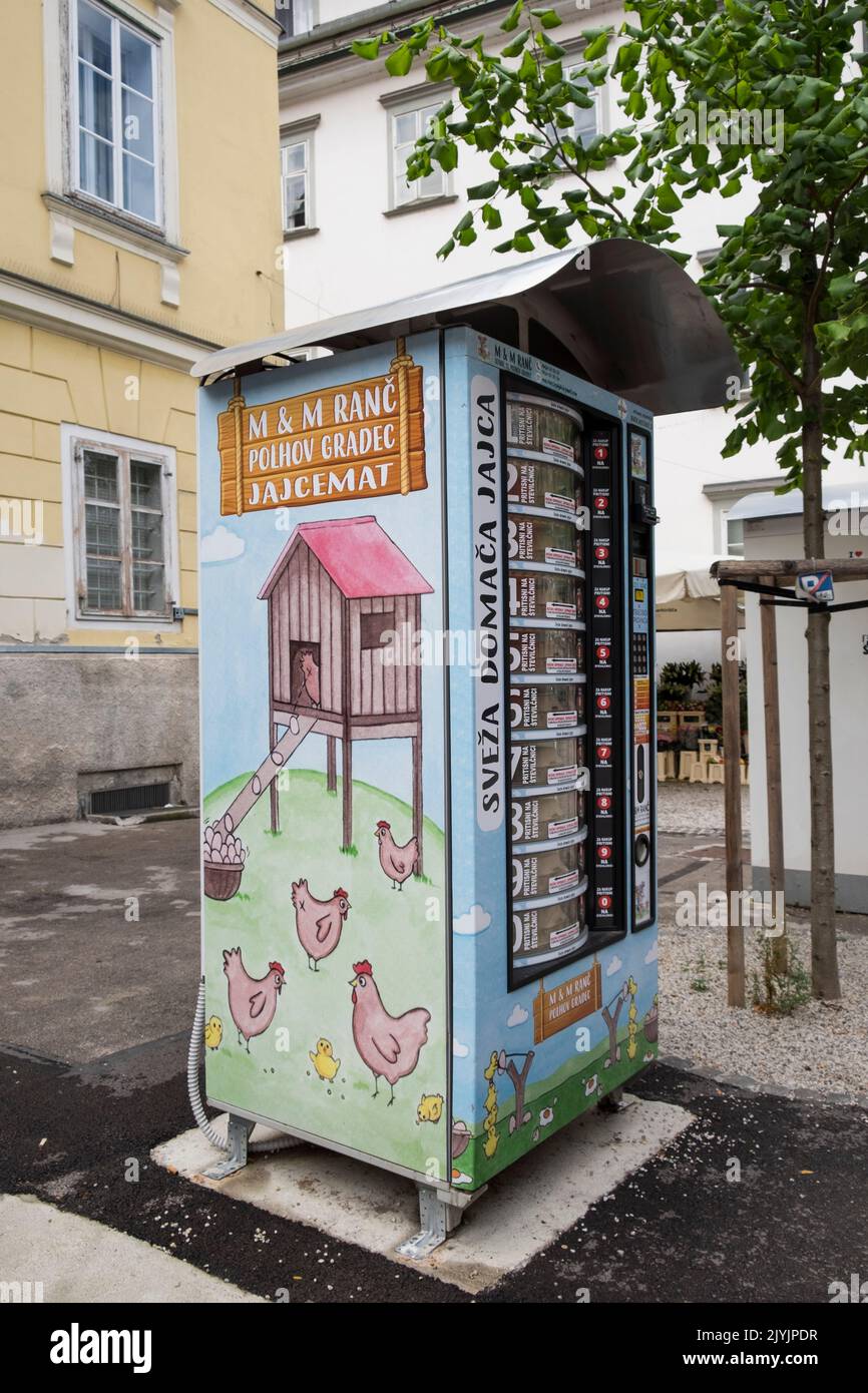 Slovénie, Ljubljana, distributeur automatique d'œufs Banque D'Images