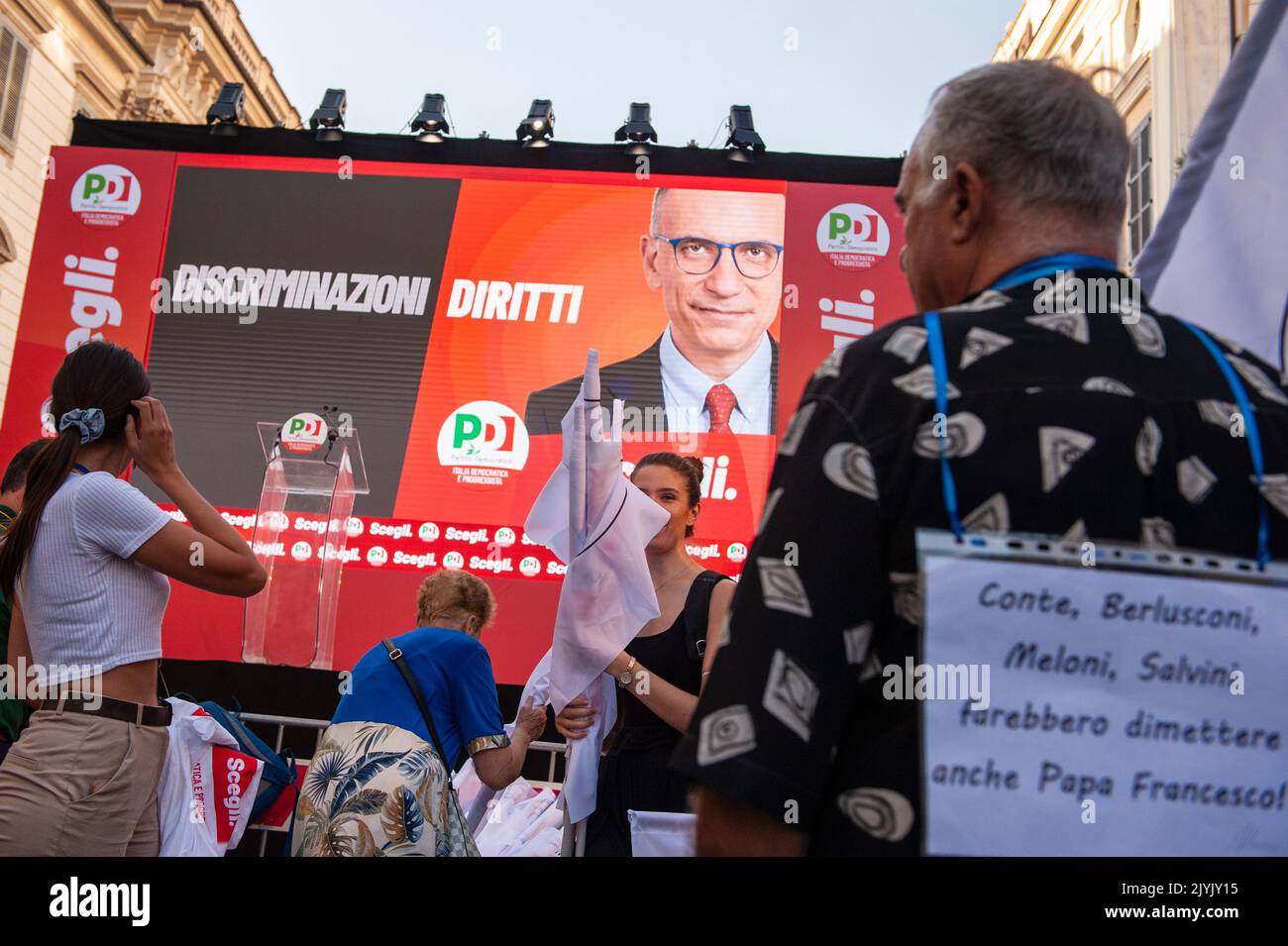 Rome, Italie 06/09/2022: Ouverture de la campagne électorale par le parti démocratique, place SS Apostoli. © Andrea Sabbadini Banque D'Images