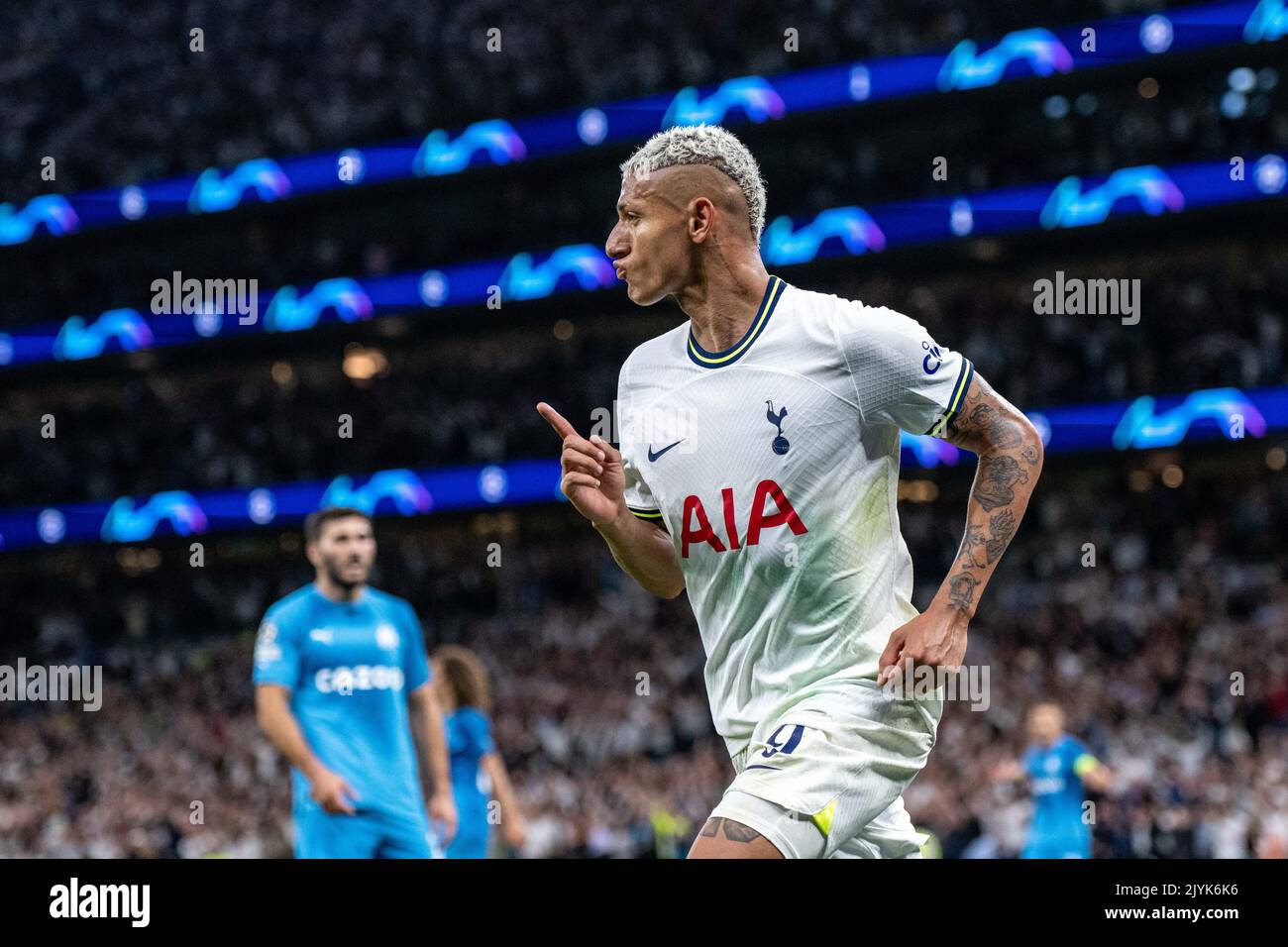 LONDRES, ANGLETERRE - SEPTEMBRE 07 : Richarlison de Tottenham Hotspur célèbre après avoir marquant le but d'ouverture lors du match D de l'UEFA Champions League Banque D'Images